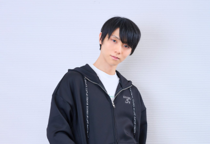 羽生君、グッズのジップパーカーを着る。 | 羽生結弦くん応援ブログ 